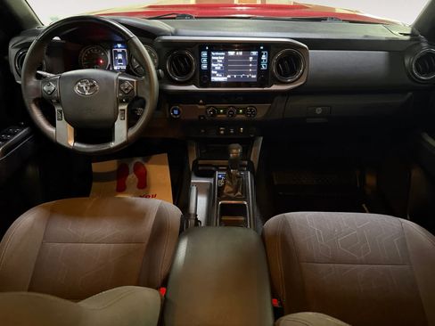 Used 2018 Toyota Tacoma TRD Sport RWD image 17