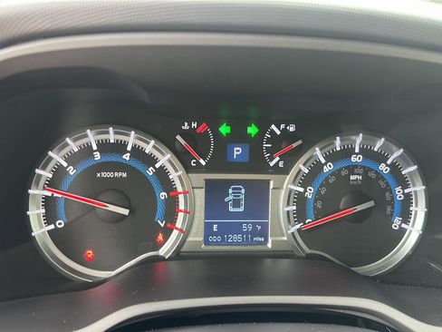 Used 2018 Toyota 4Runner SR5 Premium AWD/4WD image 12