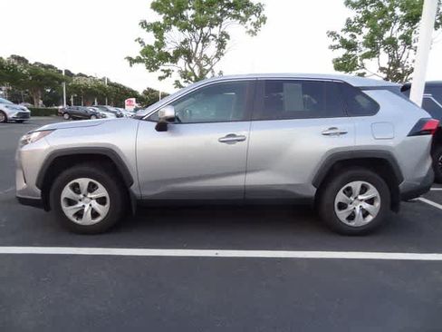Used 2023 Toyota RAV4 LE AWD/4WD image 7