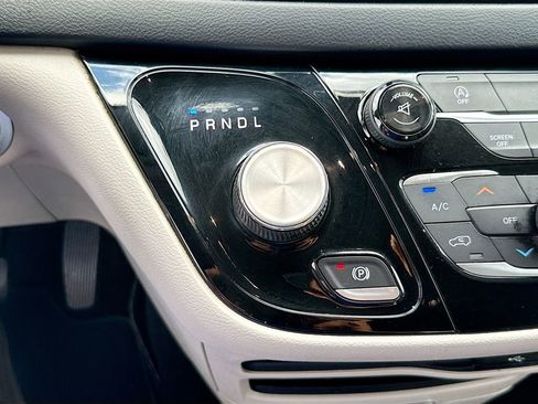 Used 2017 Chrysler Pacifica Touring Plus w/ Tire & Wheel Group image 17