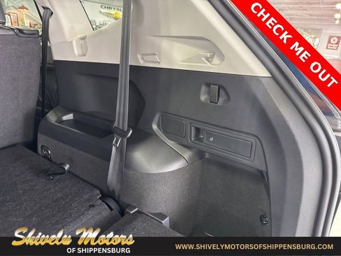Used 2024 Volkswagen Tiguan SE image 34