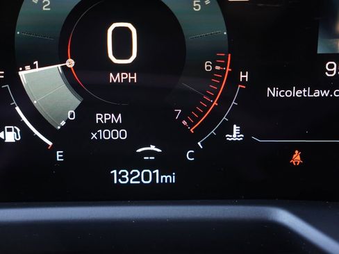 Certified 2025 GMC Acadia Denali image 38