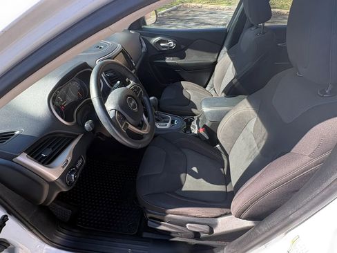 Used 2017 Jeep Cherokee Latitude w/ Cold Weather Group AWD/4WD image 21