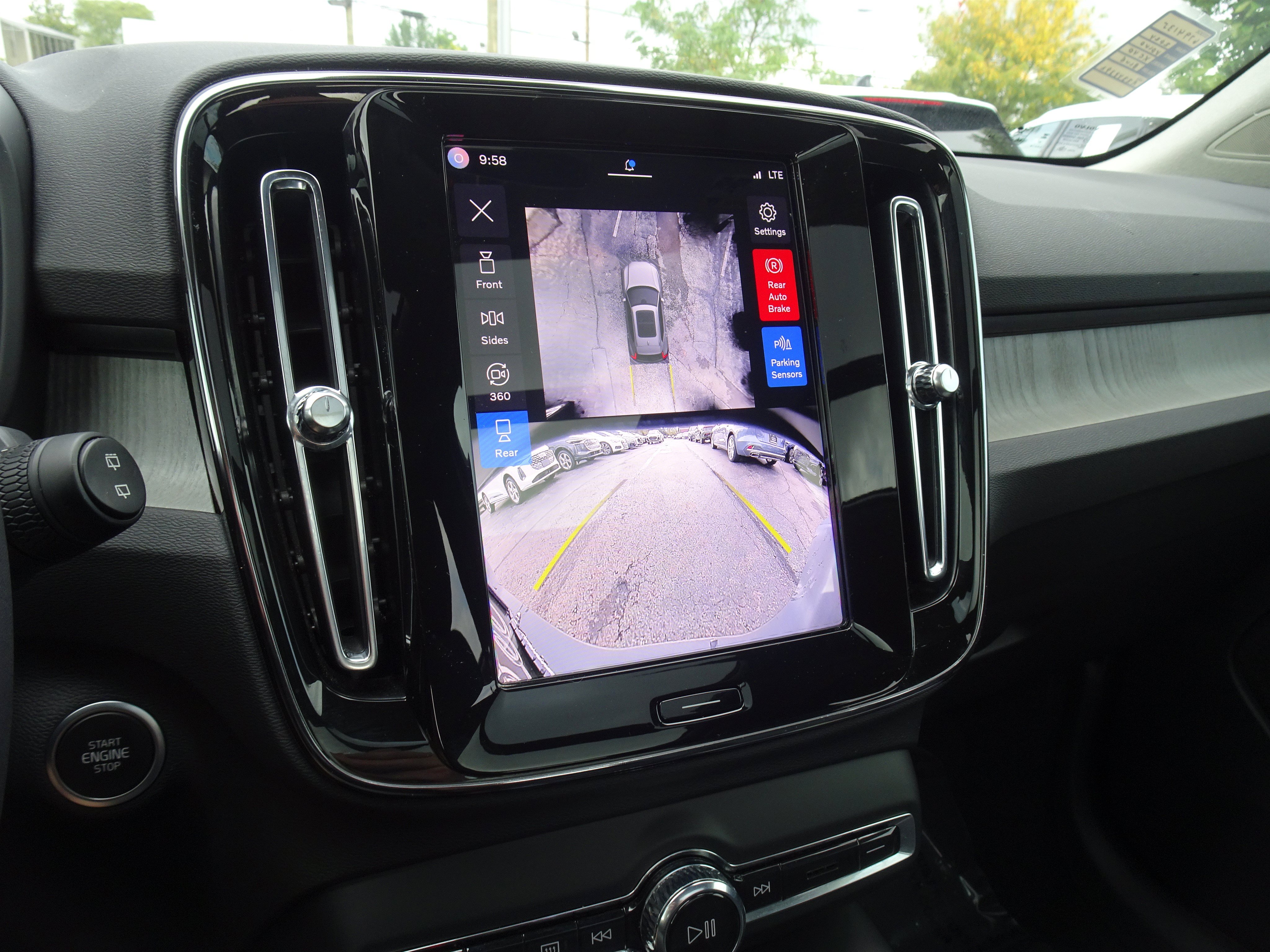 Used 2024 Volvo XC40 B5 Ultimate w/ Climate Package AWD/4WD image 15