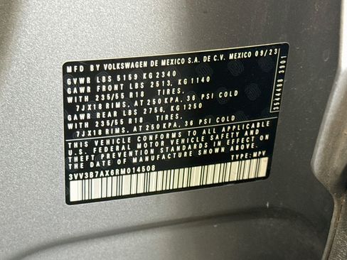 Used 2024 Volkswagen Tiguan SE FWD image 12
