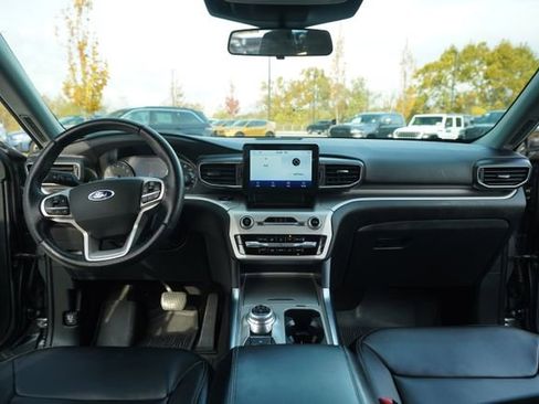 Used 2022 Ford Explorer XLT w/ Equipment Group 202A image 27