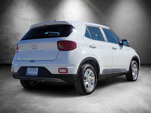 New 2026 Hyundai Venue SE FWD image 3