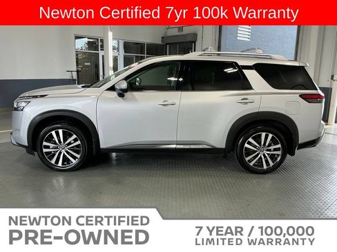 Used 2024 Nissan Pathfinder Platinum w/ Cargo Package FWD image 3