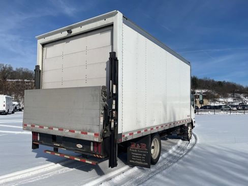 Used 2020 Isuzu NPR image 5