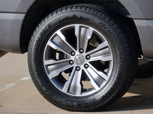 Used 2019 Nissan Titan SL image 28