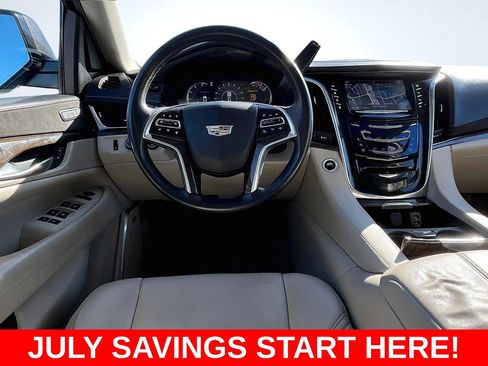 Used 2018 Cadillac Escalade ESV Luxury AWD/4WD image 11