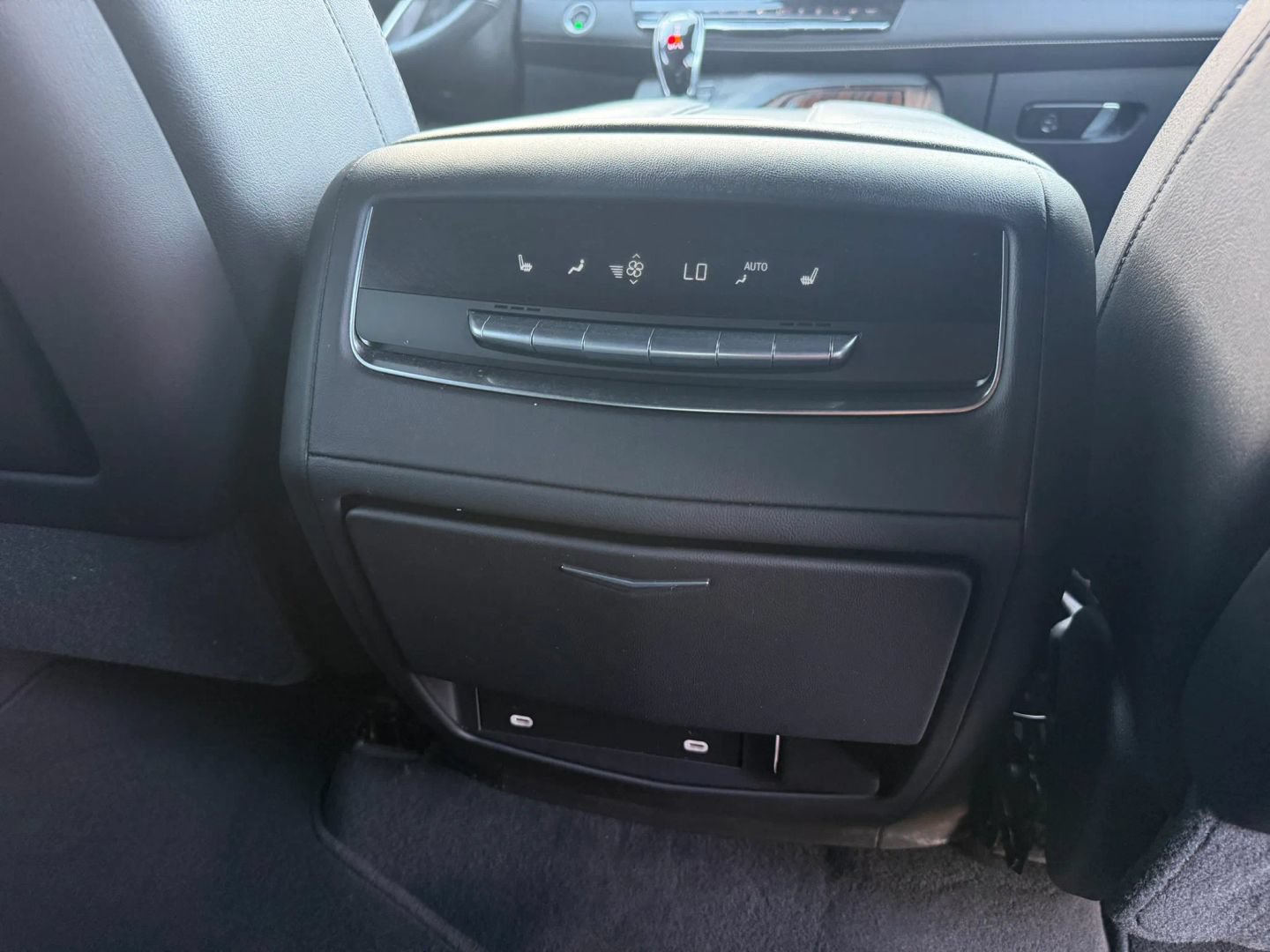 Used 2021 Cadillac Escalade Luxury RWD image 21