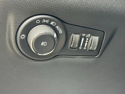 Certified 2025 Jeep Compass Limited image 12