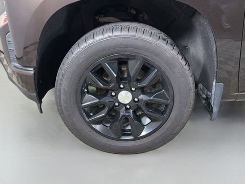 Used 2019 Chevrolet Silverado 1500 Custom w/ Custom Value Package AWD/4WD image 35
