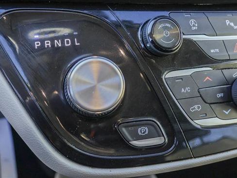 Used 2018 Chrysler Pacifica Touring Plus w/ Tire & Wheel Group image 20