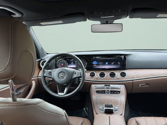 Used 2018 Mercedes-Benz E 300 4MATIC image 3