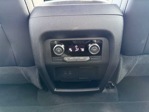 Used 2025 Buick Enclave Preferred AWD/4WD image 37