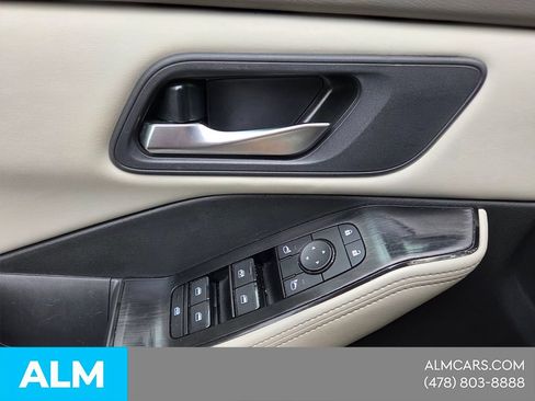 Used 2025 Nissan Rogue SV FWD image 28