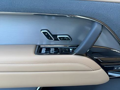 New 2026 Land Rover Range Rover Sport SE AWD/4WD image 17