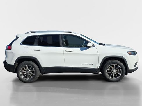 Used 2019 Jeep Cherokee Latitude Plus w/ Cold Weather Group AWD/4WD image 3