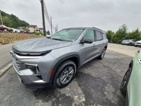 Used 2024 Chevrolet Traverse LT w/ Trailering Package AWD/4WD image 4