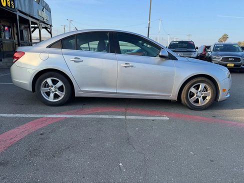 Used 2014 Chevrolet Cruze LT image 4
