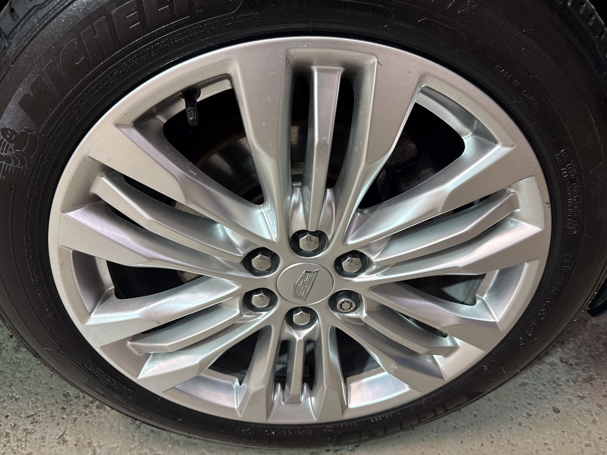 Used 2017 Cadillac XT5 Premium Luxury w/ Driver Assist Package AWD/4WD image 39