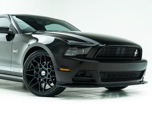 Used 2014 Ford Mustang GT Premium w/ Equipment Group 402A RWD image 4