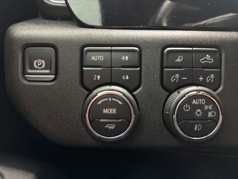 Used 2025 Chevrolet Silverado 2500 LT w/ Safety Package image 31