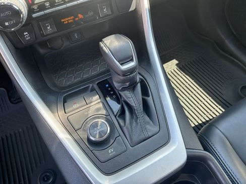 Used 2022 Toyota RAV4 XSE AWD/4WD image 26
