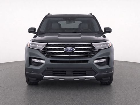 Used 2024 Ford Explorer XLT w/ Equipment Group 202A AWD/4WD image 5