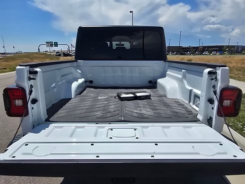 Used 2020 Jeep Gladiator Rubicon AWD/4WD image 11