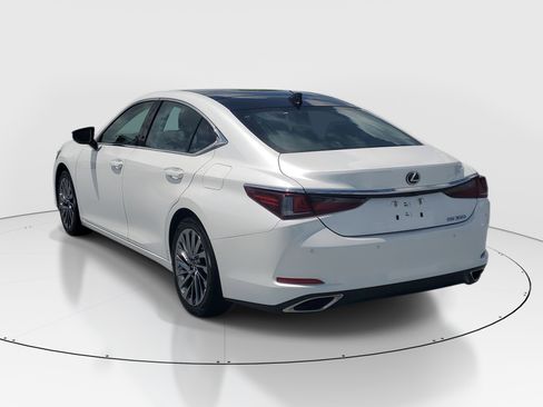 Certified 2024 Lexus ES 350 w/ Technology Package FWD image 5