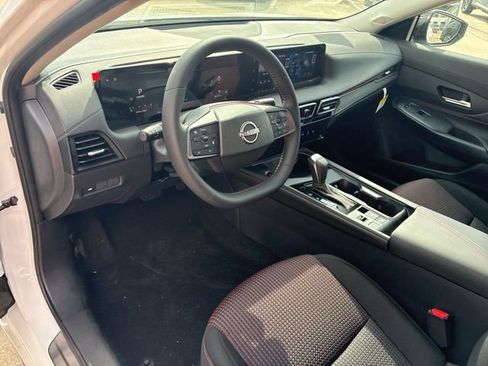 New 2026 Nissan Sentra SR w/ Floor Mat Package FWD image 10