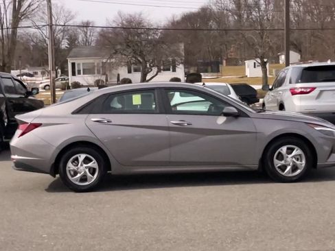 Used 2023 Hyundai Elantra SE FWD image 9