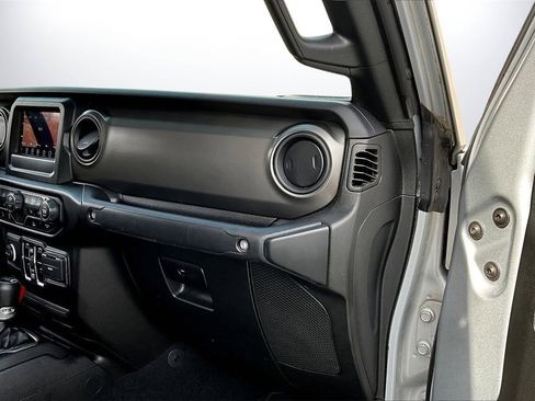 Certified 2022 Jeep Gladiator Willys image 18