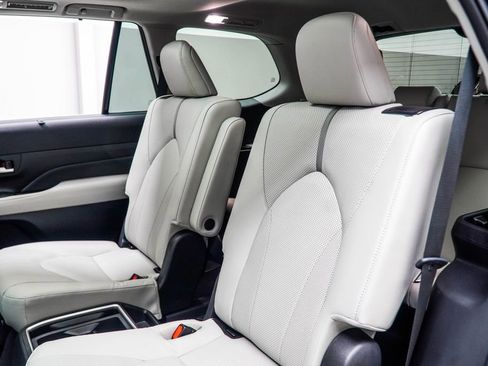 Used 2025 Toyota Grand Highlander AWD image 44