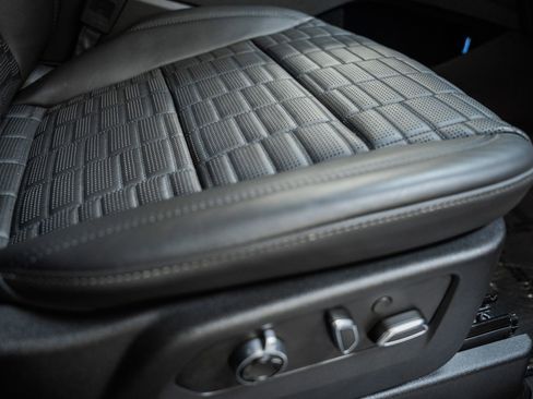 Used 2022 Cadillac Escalade ESV Sport Platinum w/ LPO, ONYX Package image 44