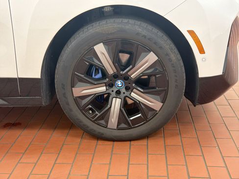 Used 2025 BMW iX xDrive50 w/ Premium Package image 11