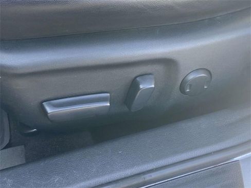 Used 2017 Toyota Camry XSE w/ Moonroof Package image 16