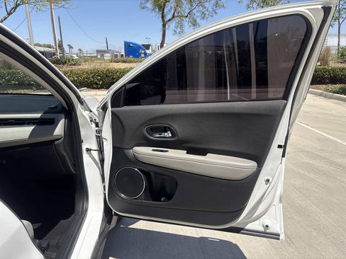 Used 2019 Honda HR-V EX image 16