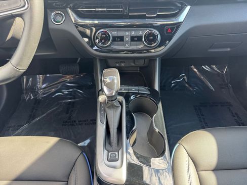 Used 2025 Buick Envista Sport Touring image 39