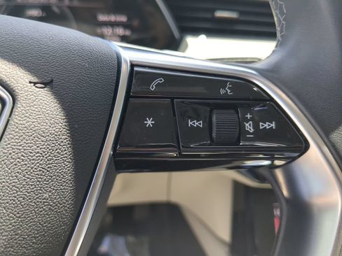 Used 2024 Audi Q8 e-tron Premium Plus w/ Premium Plus Package AWD/4WD image 29