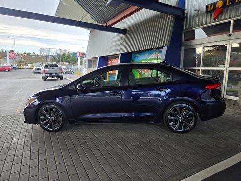 Used 2024 Toyota Corolla SE w/ SE Package image 8