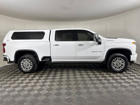 Used 2023 Chevrolet Silverado 2500 High Country w/ Technology Package AWD/4WD image 2