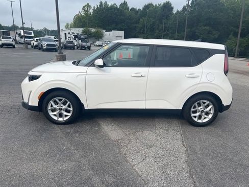 Used 2023 Kia Soul S FWD image 4