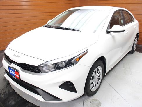 Used 2023 Kia Forte LX FWD image 3