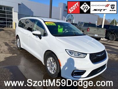 Used 2023 Chrysler Pacifica Touring-L