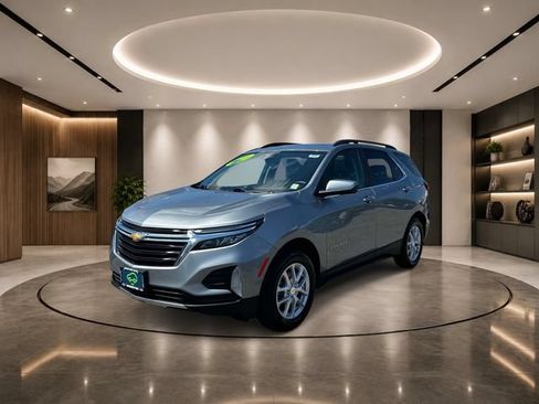 Used 2024 Chevrolet Equinox LT AWD/4WD image 2