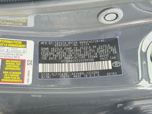 Used 2025 Toyota Camry SE FWD image 30